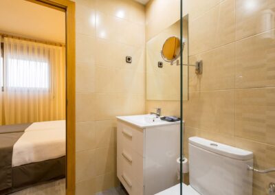 habitación discreta por horas en Barcelona | Vista baño
