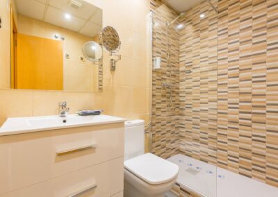 habitación discreta por horas en Barcelona | Vista baño