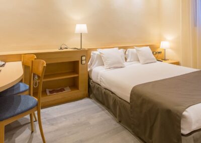 Habitación por horas en Sants Barcelona | París | Cabecera
